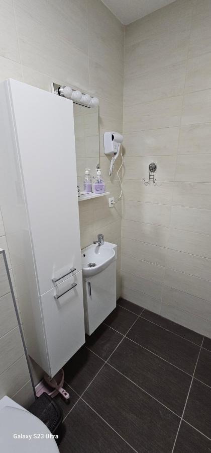 Ekonomic Apartmani Golubovci 外观 照片