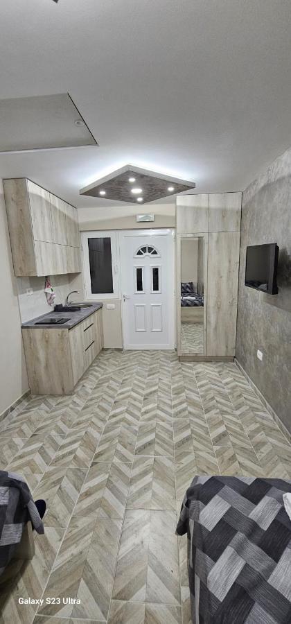Ekonomic Apartmani Golubovci 外观 照片